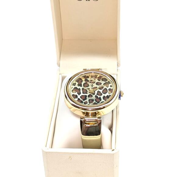 Cato Leopard NWT Hinged Gold Tone Bangle Bracelet Watch - Picture 6 of 6